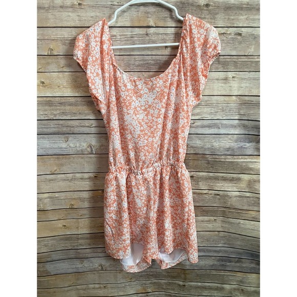 Pink Lily Coral Floral Open Back Romper Size Medium - Picture 3 of 8